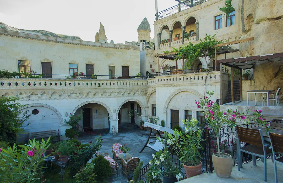 Roma Cave Suite-1