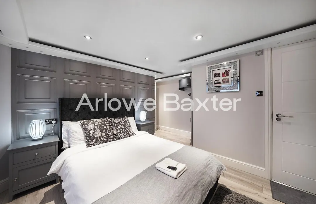 Hackney Suites - En-Suite Rooms & Amenities-1