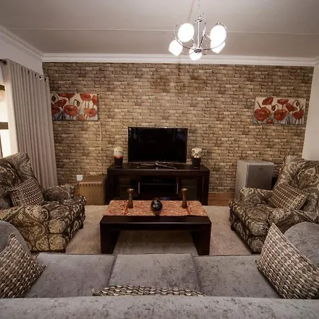 Tamboti Lodge Guest House-2