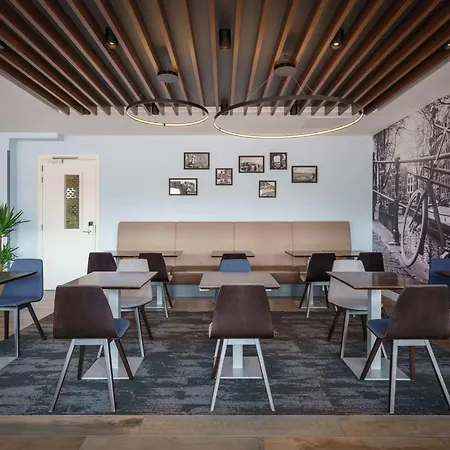 Hampton By Hilton Amsterdam Centre East-3
