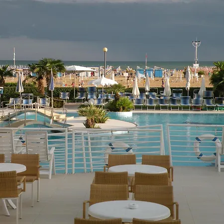 Majestic Beach Hotel & Wellness-3