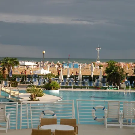 Majestic Beach Hotel & Wellness-2