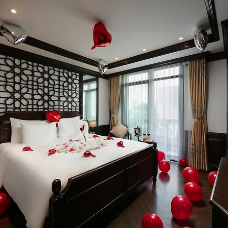 May De Ville Crown Hotel-2
