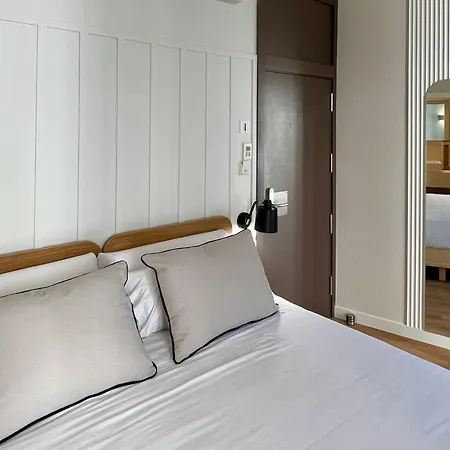 Cosy Rooms Embajador-3