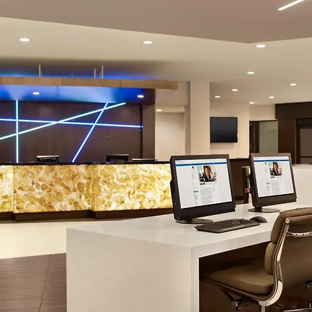 Doubletree By Hilton Hotel Toronto Airport West-2