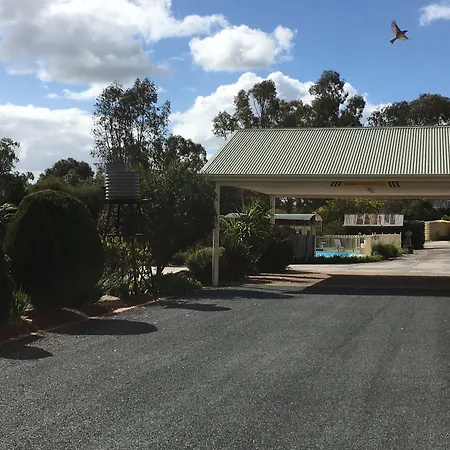 Tuckerbox Motor Inn-2
