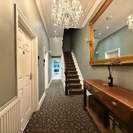 Number One Hundred Bed And Breakfast-2
