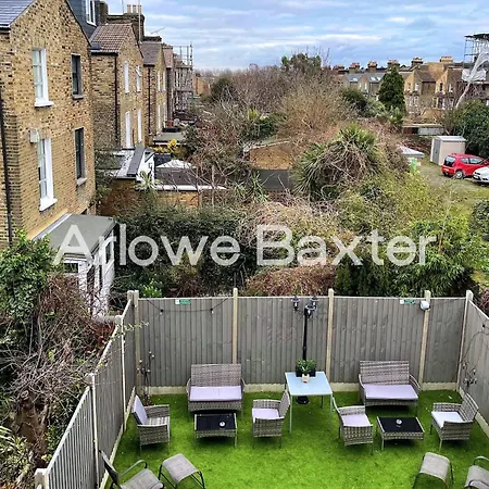 Hackney Suites - En-Suite Rooms & Amenities-2