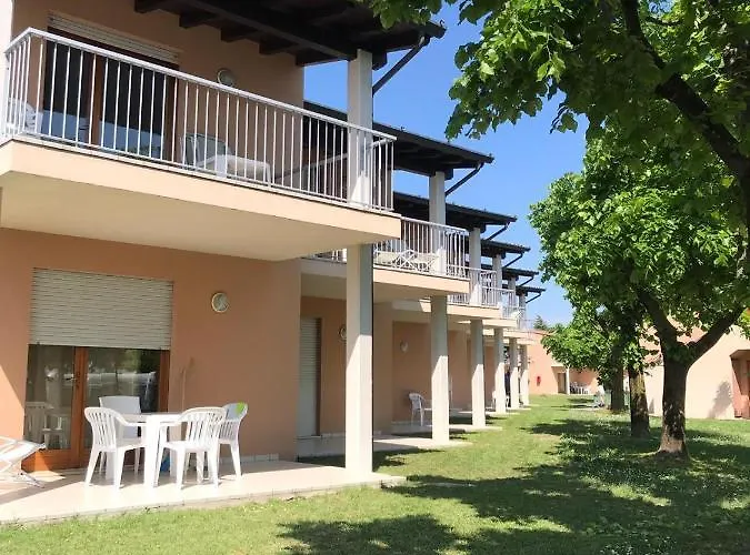 Hotel con piscina: Appartamenti Camping Tiglio
