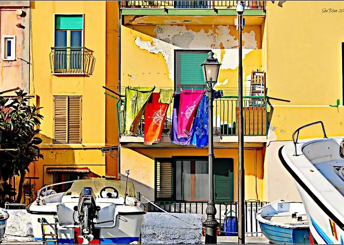 Hotel with view: Al Porticciolo