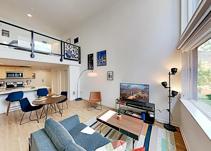 Hotel near College: Central Loft