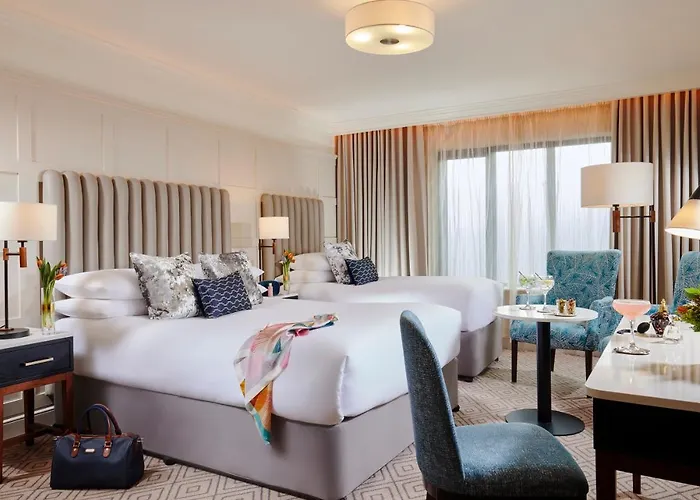 Central hotel: Castlecourt Hotel, Spa & Leisure