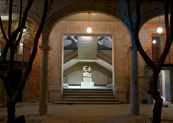 Motel: Downtown Mexico