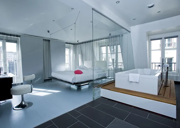 Luxury hotel only: Kube Hotel Paris