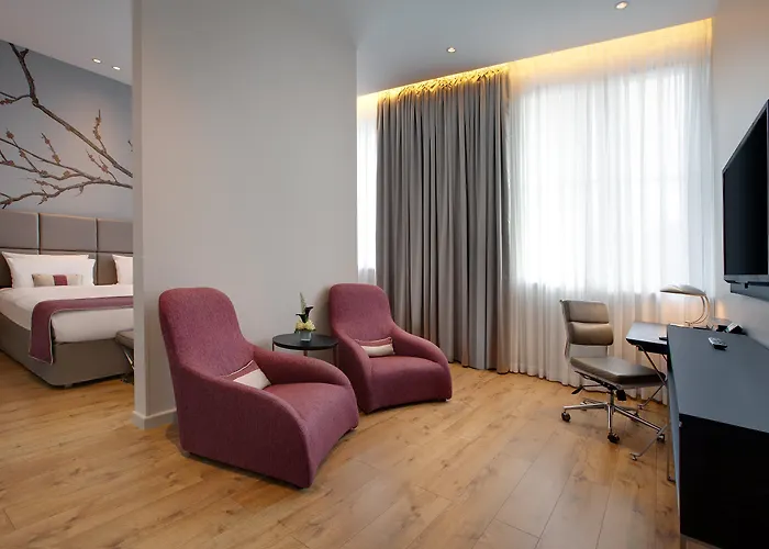 Posthouse Potsdamer Platz- Leonardo Limited Edition