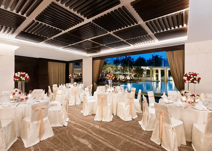 The Robertson House By The Crest Collection