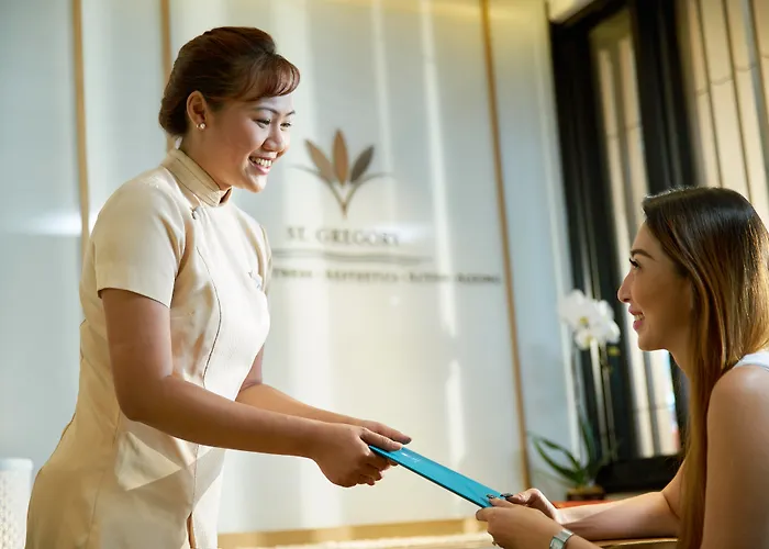 Luxury hotel only: Parkroyal On Beach Road, Singapore