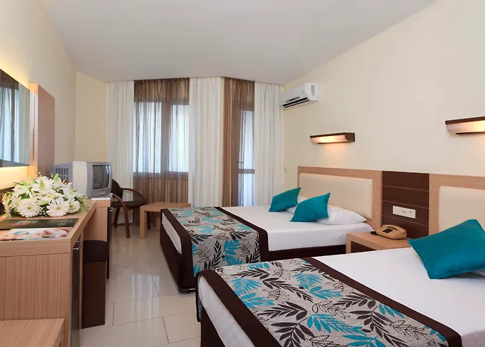 Hotel with pool: Monart City Hotel