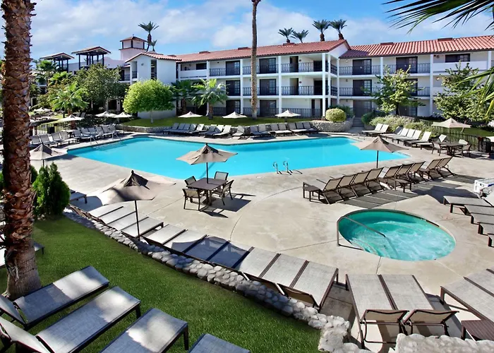 Hotel with Tennis: Embassy Suites By Hilton Palm Desert