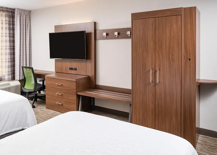 Resorts Guide Holiday Inn Express Boca Raton - West By Ihg