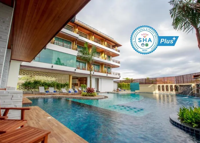 Hotels with a view Aqua Resort Phuket - Near Beach And Chalong Pier