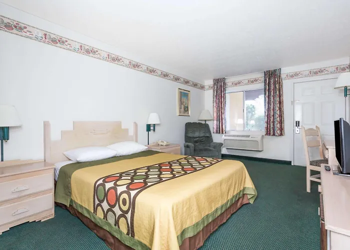 Cheap hotels Super 8 By Wyndham Cottonwood