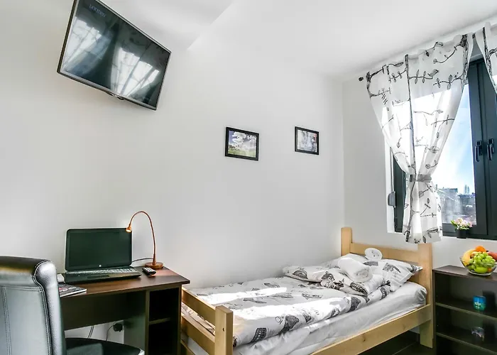 Hotel near College: Hostel Moving