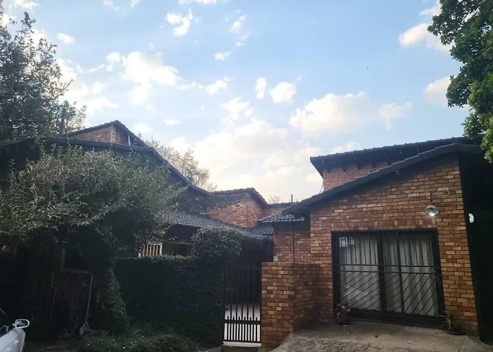 Cheap hotel: Albatrossways Lodge