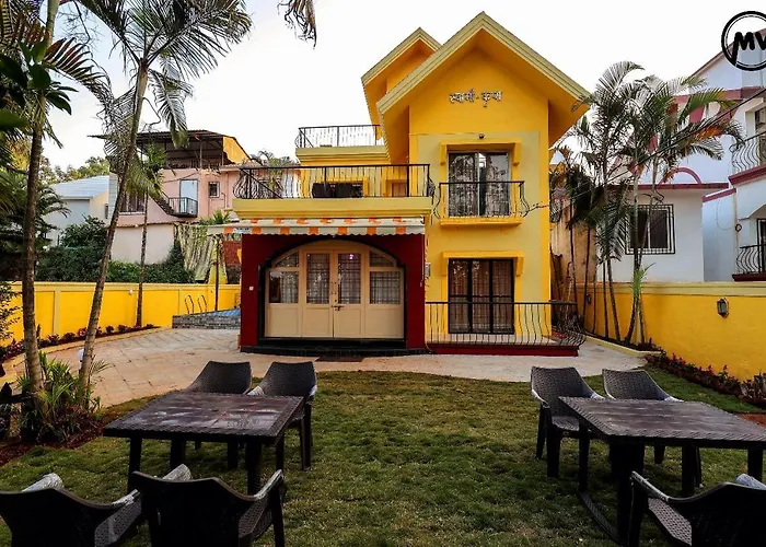 Lodge: Marigold Villa With Swimming Pool
