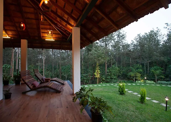 Stayvista At Cedar - Strelitzia 2Bhk With Breakfast And Jacuzzi