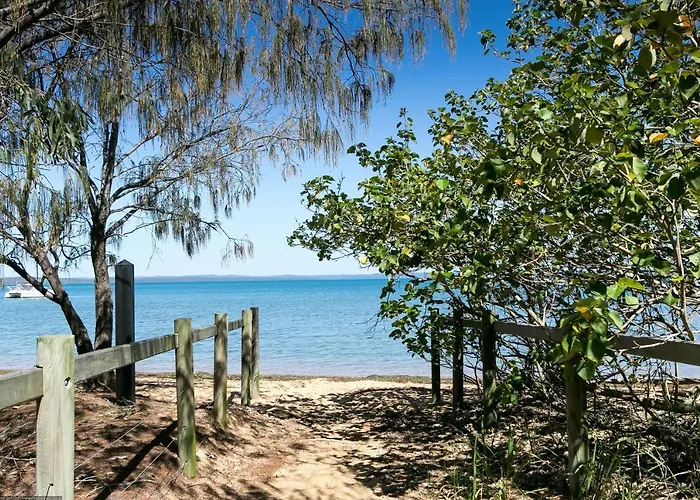 Pet Friendly hotel: Boat Harbour Studio Apartments And Villas