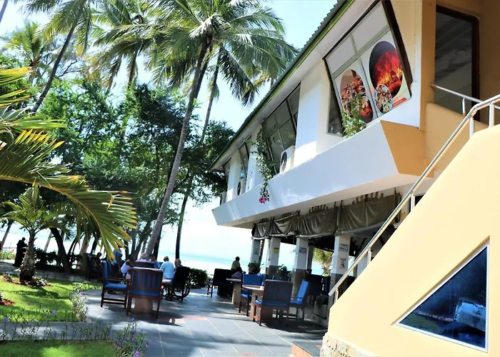 Cheap hotel: Lido Beach Resort