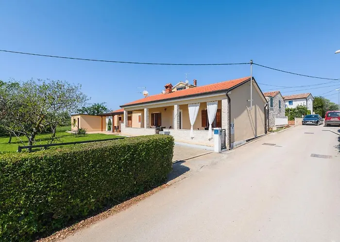  Mima House With Apartments