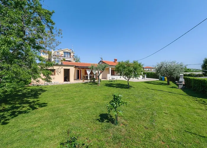  Mima House With Apartments