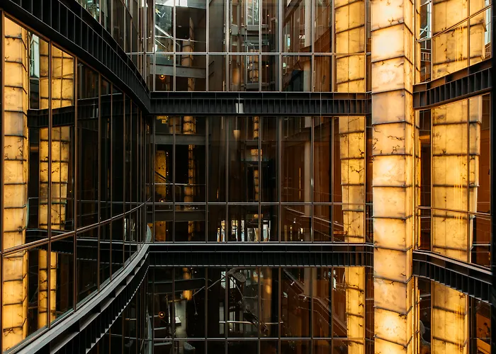 Animaux admis Urban, A Small Luxury Of The World