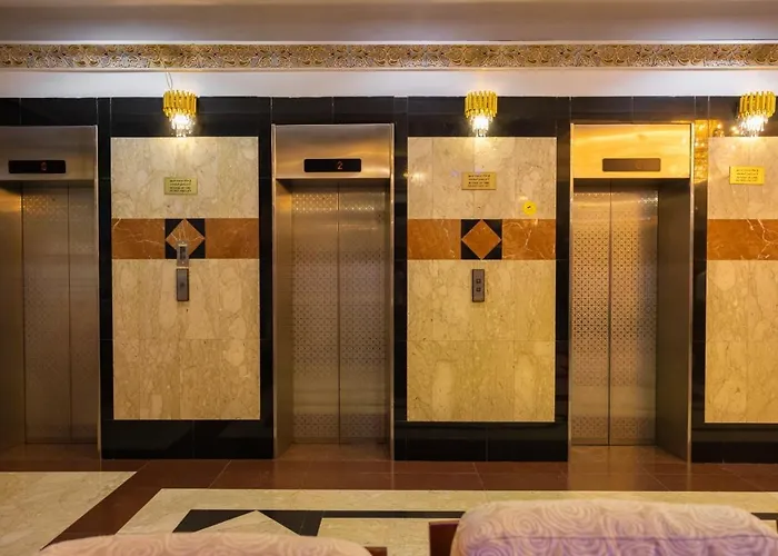 Hotel: Three 888 Hotel
