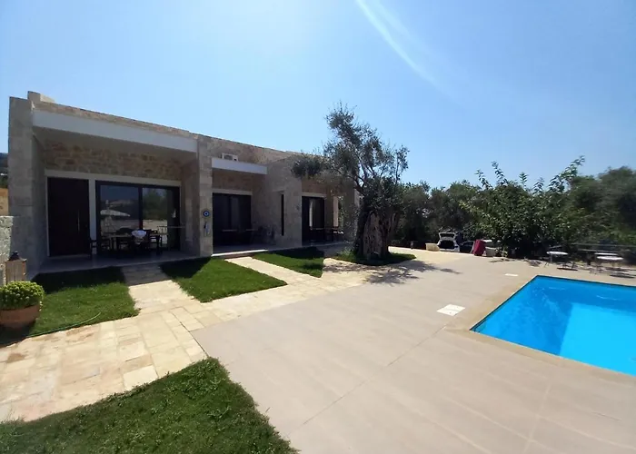 Hotels with a view Zefiros Luxury Apartments