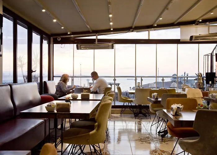 Hotels With Four Stars Broken Column
