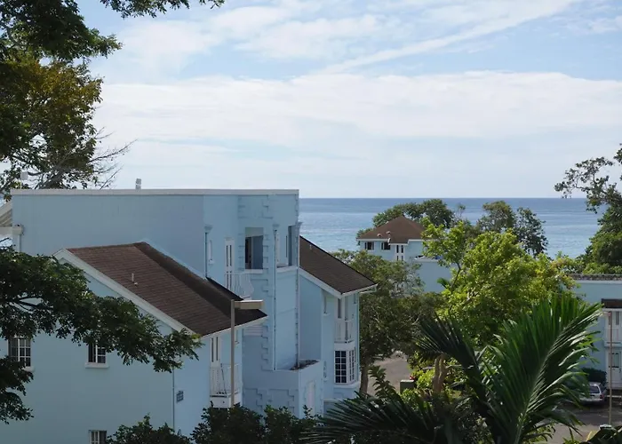 Hotels with tennis Point Village Studio