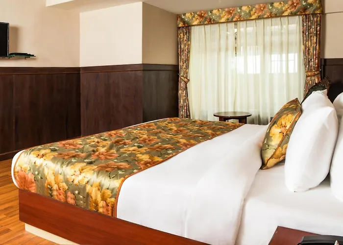 Summit Oakden Resort & Spa Mall Road