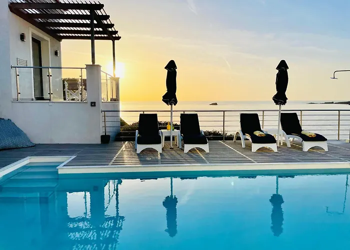 Eleia Seafront Rooms & s