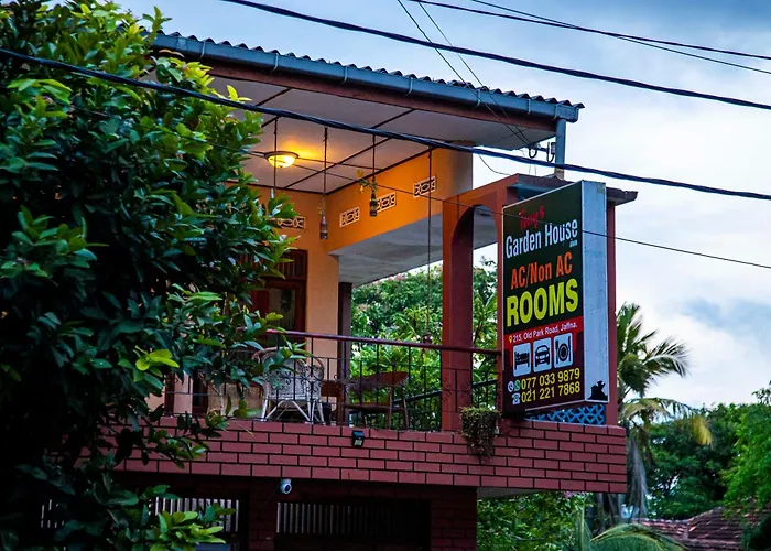 Family Hotel: Tony'S Garden House Back Packers Inn