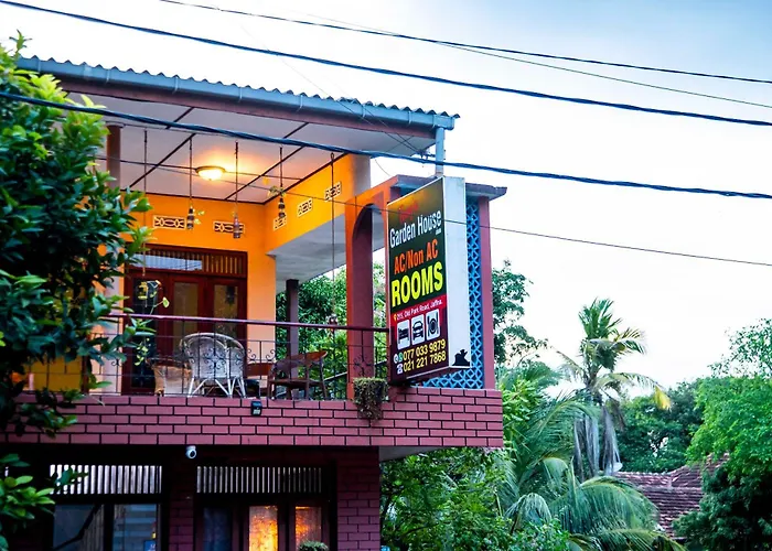 Family Hotel: Tony'S Garden House Back Packers Inn