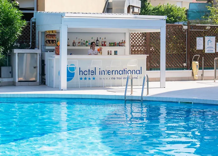 4 sterren hotel: International Hotel & Suite - In Prima Fila Sul Lungomare