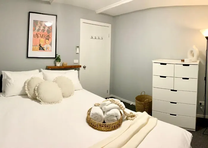 Pet Friendly hotel: Quite, Quaint & Private Guesthouse, Sleeps 6