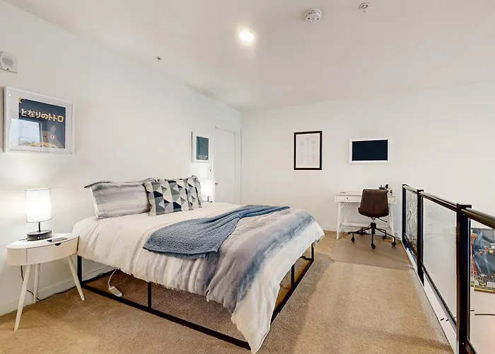 Hotel near College: Central Loft