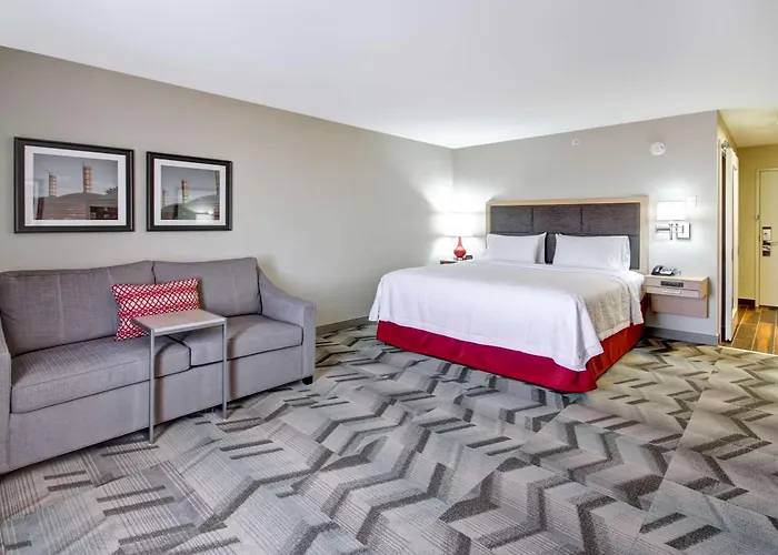 Hampton Inn & Suites -