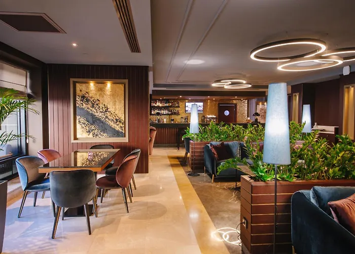 Familienhotel: Wyndham Grand Tbilisi
