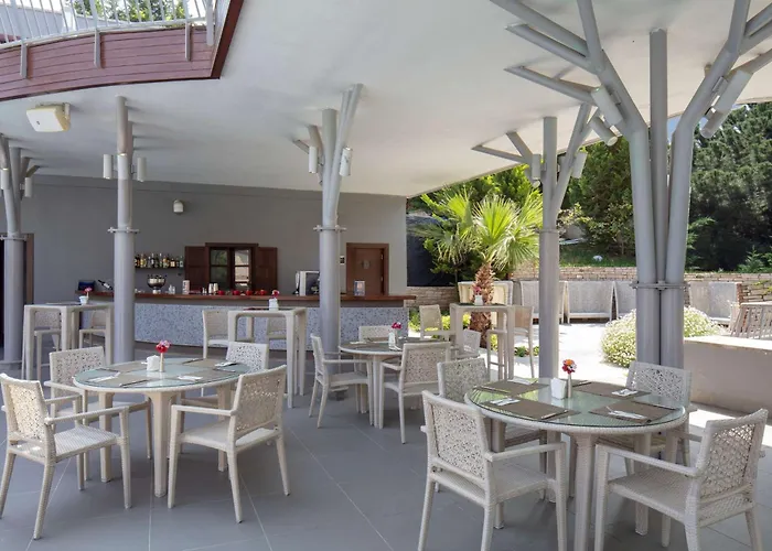4 Sterne Hotels Doubletree By Hilton Kusadasi