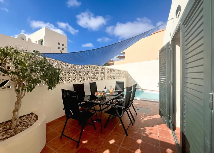 Holidays home Olympia House Lovely, Close To Town And Beaches With Private Pool & Fast Wifi